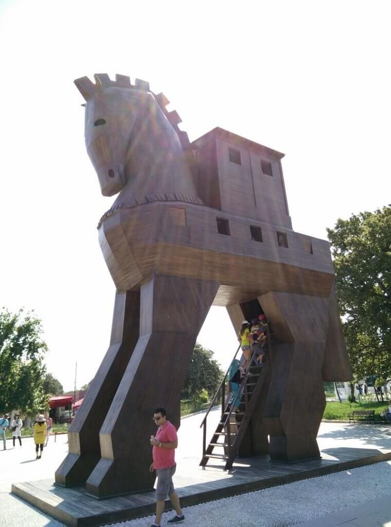Τι έγινε τελικά μετά την πτώση της Τροίας? Tojan horse