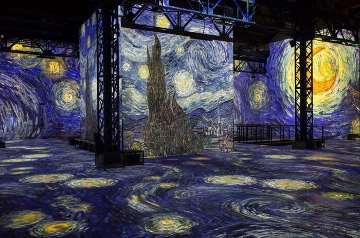 Vincent Van Gogh “The Starry Night”, μια τρισδιάστατη απεικόνιση στο Atelier des Lumières του Παρισιού Van gogh2