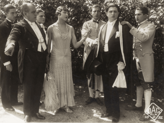 Οι Απάχηδες των Αθηνών | Η αποκατάσταση της ιστορικής ταινίας από την Ταινιοθήκη της Ελλάδας apaxides-tainiothikh-sparmatseto (1) (1)