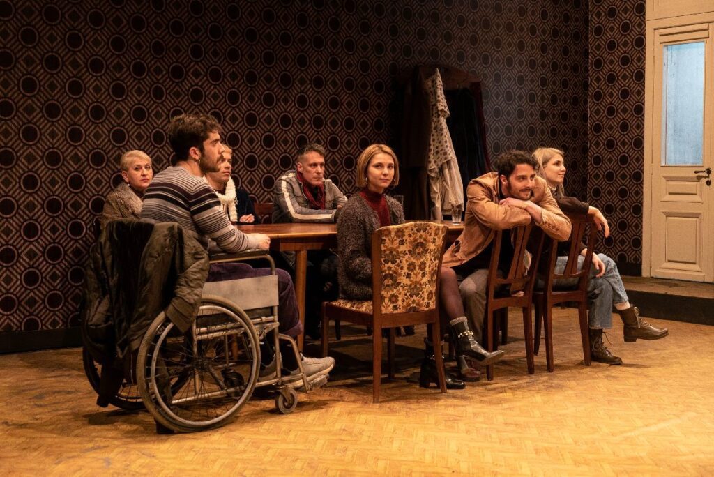 «Σ’ εσάς που με ακούτε». Το πάντα επίκαιρο πολιτικό κείμενο της Λούλας Αναγνωστάκη στο Μικρό Θέατρο Μονής Λαζαριστών. Se sas pou me akoute