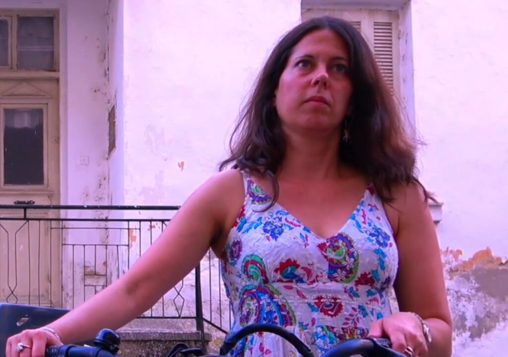 Η ΓΗ ΤΩΝ ΚΙΚΟΝΩΝ ΑΝΑ ΤΟΥΣ ΑΙΩΝΕΣ…(ποίηση) | Της Λεύκης Σαραντινού. Sarantinou2